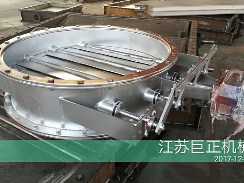 圓形擋板門（直徑190cm），準備入庫中