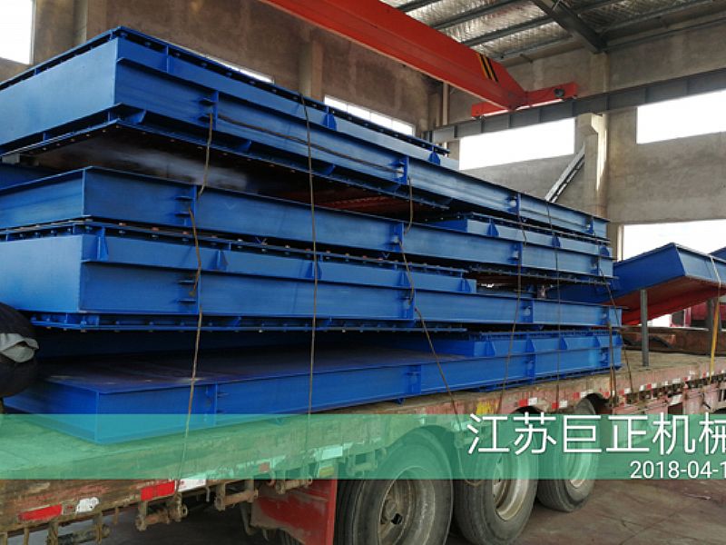 擋板門現(xiàn)場(chǎng)發(fā)貨裝車，待發(fā)往河北
