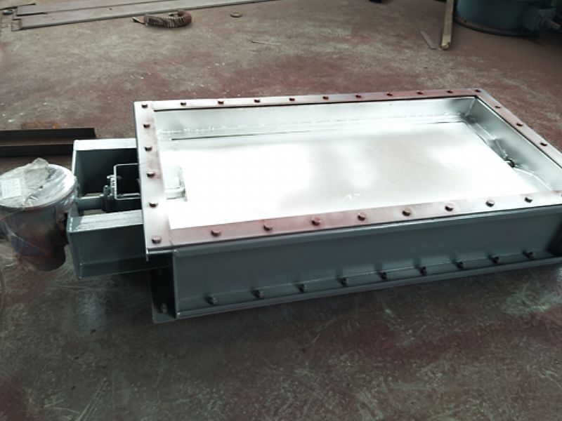 矩形擋板門(mén)（寬14M）制作完工，車(chē)間一覽